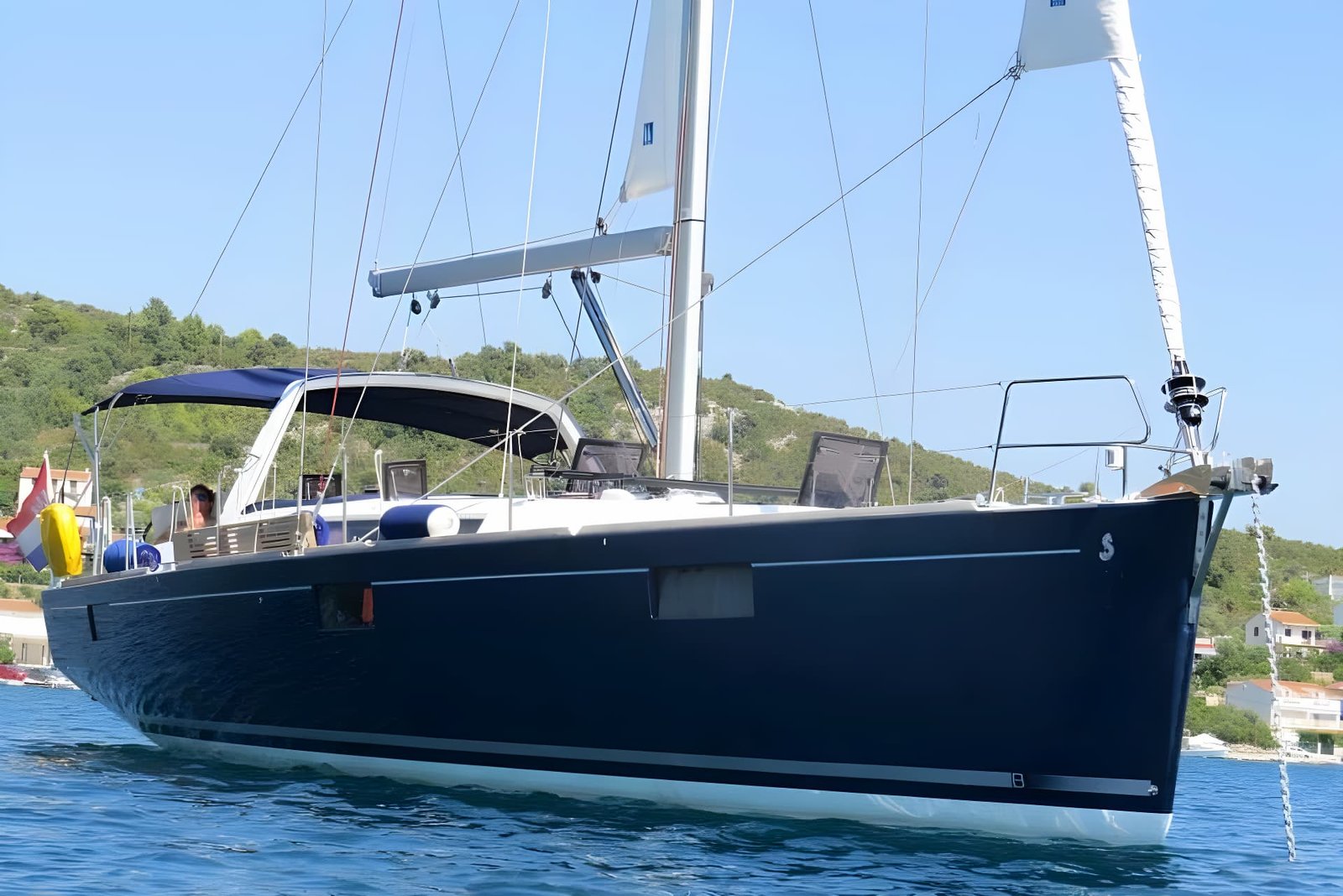 Sailboat Beneteau Oceanis 48